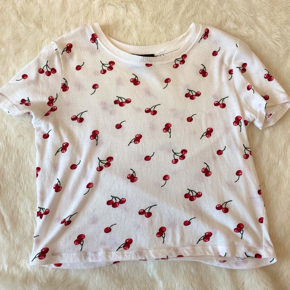 Cropped cherry print tee